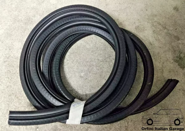 11655.62126.78 11655.62127.78 Front Side Door Rubber Alfa Romeo Alfetta 11655.62126.78 11655.62127.78 Front Side Door Rubber Alfa Romeo Alfetta View Front