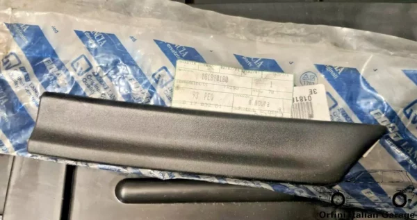 181890180 181490980 - Side Front Rubber Trim Fiat Uno View Front
