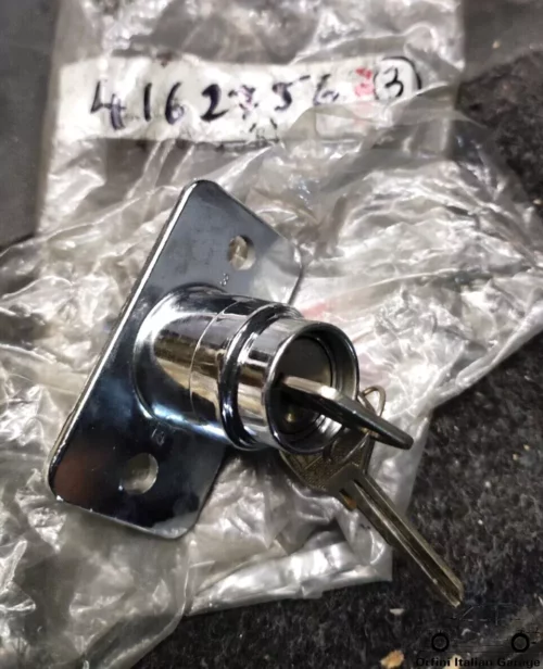 4162756 Chiusura Tailgate Lock Fiat 1100R 1300 1500 124 125 View Front