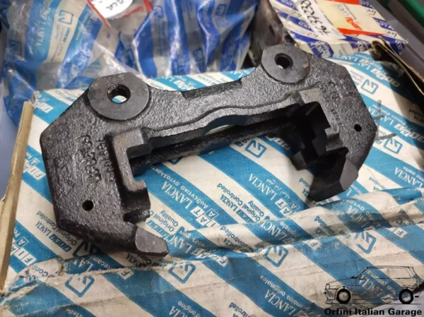 4374463 790117 Front Brake Caliper Pads Support Bracket Fiat 127 128 A112 X1/9 View Front