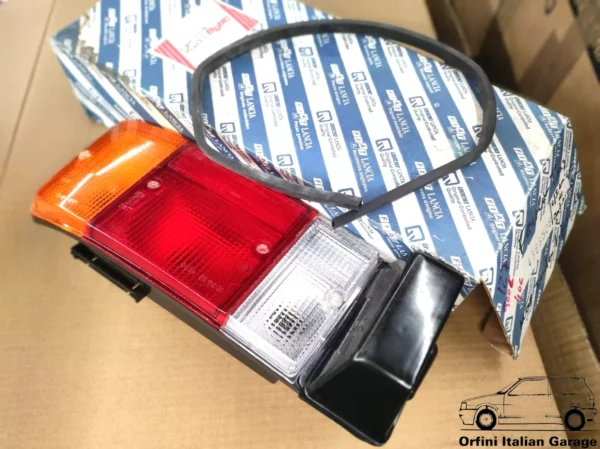 4386508 - Rear Left Tail Light Fiat 127 MK2 Seconda Serie View Front