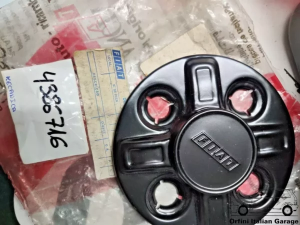 4386716 Fiat 127 MK2 900/C Wheel Hub Cap Borchie Coprimozzo View Front