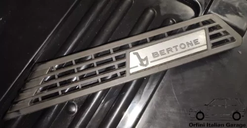 4463174 Rear Right Grill Side Badge Scritta Stemma Fiat Bertone X1/9 View Rear