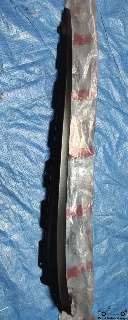 46517765 51726361 4640921 Plastic Trim A Pillar - Fiat Palio Strada View Front