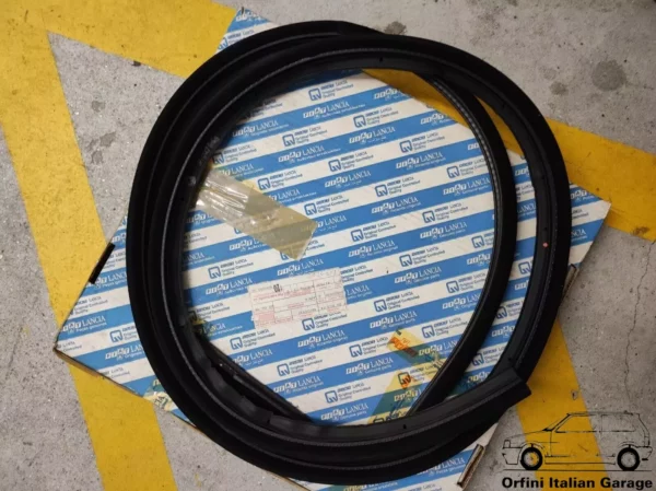 46730931 46720652 Front Door Left Rubber Fiat Punto 176 Cabrio Bertone View Front