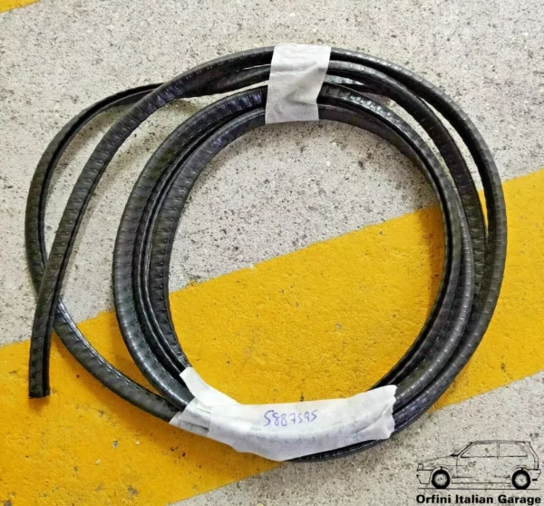 5887595 - Rubber Seal Gasket Roof Top - Fiat Uno MK1 MK2 View Front
