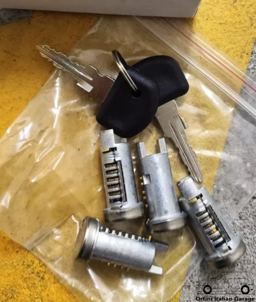 5893127 5890506 Lockset Lock Kit Keys - Fiat Ducato Citroen C25 Peugeot J5 View Front