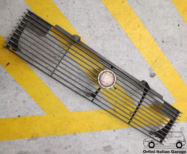 5935636 - Front Grill Griglia Mascherina Fiat 127 MK3 Super Terza Serie View Rear