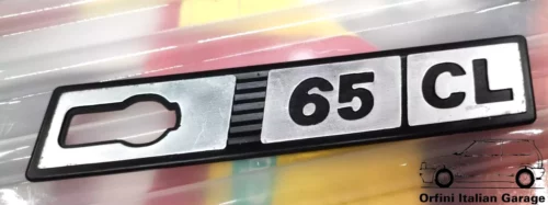 5952341 4423749 Fiat Ritmo 65 CL Plastic Right Scritta Stemma Badge View Front