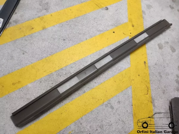 5956060 Front Right Brown Interior Door Trim Moulding Fiat Uno MK1 3 Doors View Front