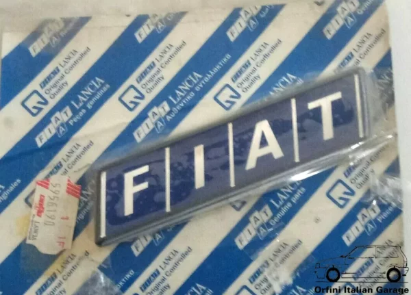 5956190 Fiat Uno MK1 126 Rear Badge Scritta Stemma View Front