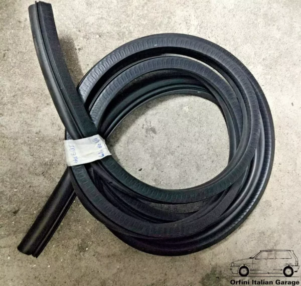 5965572 7586211 Front Side Door Rubber Fiat Ritmo Strada MK2 MK3 5 Doors View Front