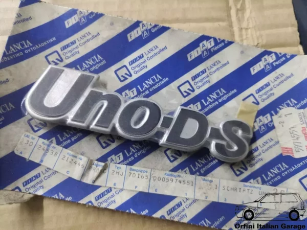 5974551 Fiat Uno DS Rear Badge View Rear