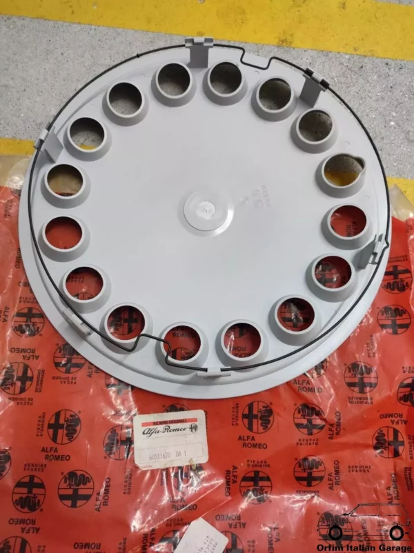 60511670 60607489 Alfa Romeo 33 75 164 R14 Wheel Hub Cap Borchie Coprimozzo View Front