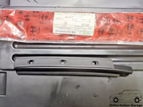 60618679 - Roof Soft Top Guide Trim Seal Alfa Romeo Spider View Front