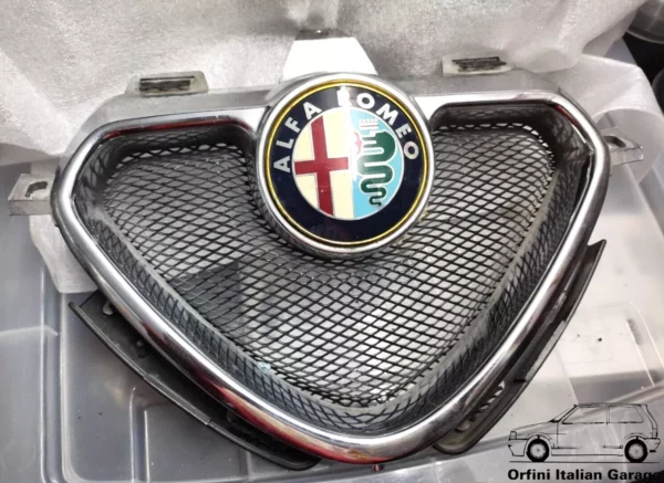 60658555 60657375 Radiator Grill Alfa Romeo Spider GTV View Right
