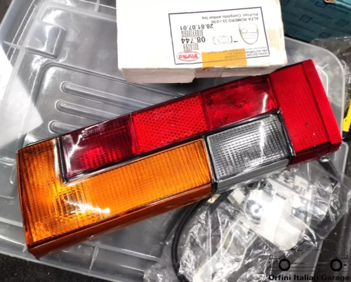 60747571 Rear Left Light Lamp Lens Alfa Romeo 33 905 MK1 Prima Serie View Front