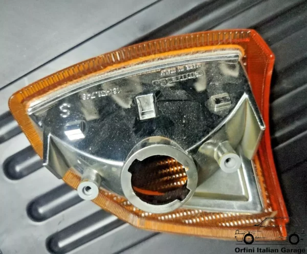 60749956 - Carello Front Left Blinker Freccia Indicator - Alfa Romeo 33 MK1 View Front