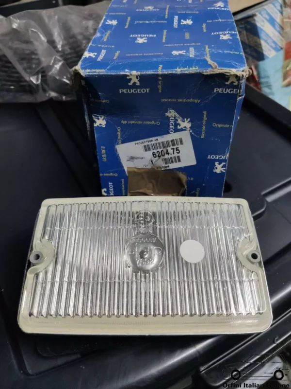 6204.75 Fog Light - Peugeot 205 GTI CTI SIEM View Front