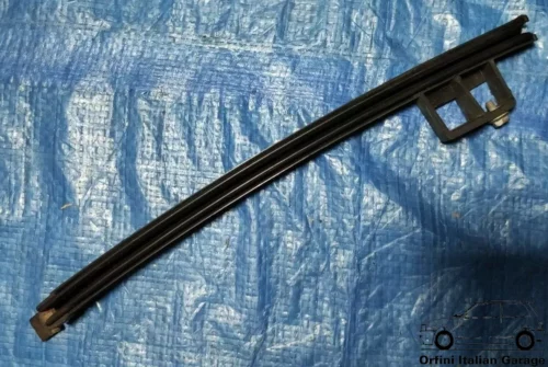 7563899 Fiat Uno MK1 MK2 Front Right Window Channel View Front