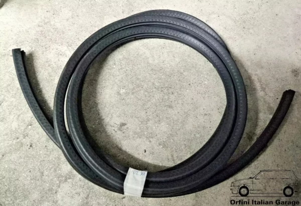 7586211 5965572 Front Side Door Rubber Fiat Regata MK1 MK2 View Front