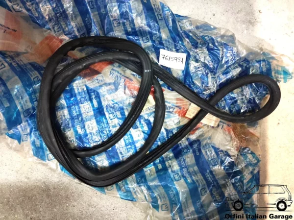 7615951 Windshield Rubber Guarnizione Parabrezza Fiat Uno MK1 Fiorino View Front