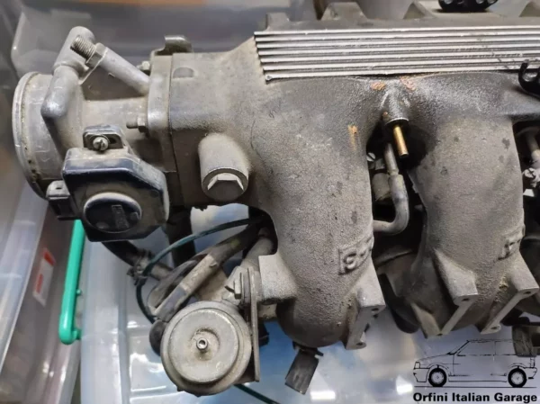 7619100 7619424 Intake Manifold Injectors Throttle Body Lancia Thema Turbo 16v View Upper Close Up