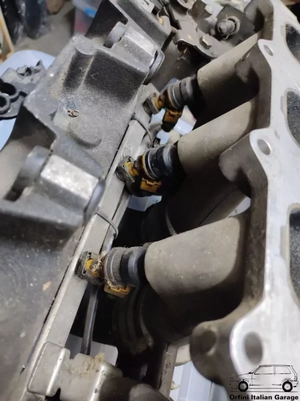 7619100 7619424 Intake Manifold Injectors Throttle Body Lancia Thema Turbo 16v View Rear Close Up