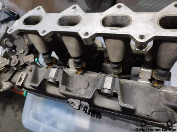 7619100 7619424 Intake Manifold Injectors Throttle Body Lancia Thema Turbo 16v View Right Close Up