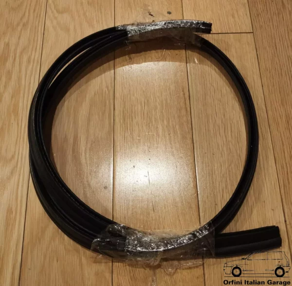 7635106 Engine Compartment Rubber Fiat Uno 146 MK2 View Front