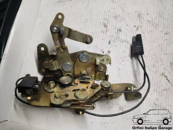 7637235 Fiat Uno MK2 Front Left Door Lock View Rear