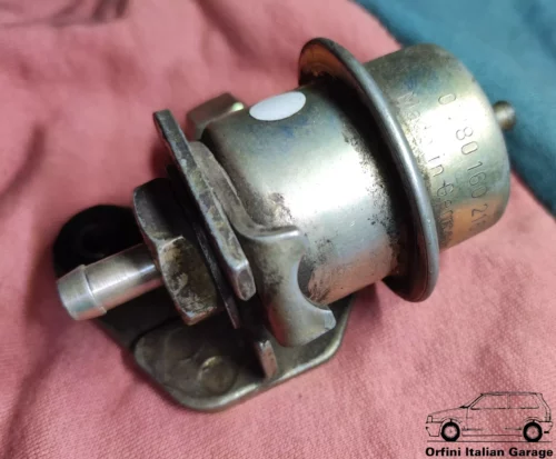 7638394 0280160216 Fuel Pressure Regulator Bosch Lancia Thema Y10 GT View Rear