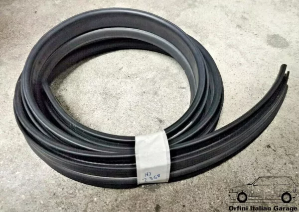 7650442 92511117 7602936 5935395 - Bonnet Hood Upper Rubber - Fiat Regata Ritmo View Front