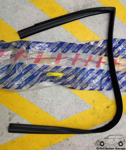7708549 Front Right Window Rubber - Fiat Uno 3 Doors View Rear