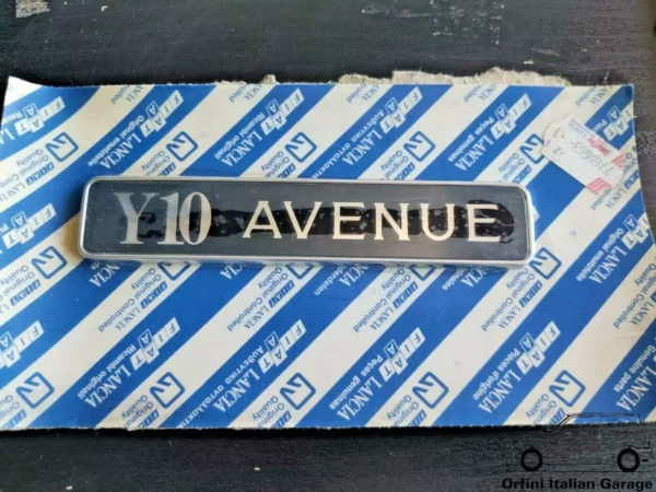 7765663 - Autobianchi Lancia Y10 Avenue Rear Badge Scritta View Front