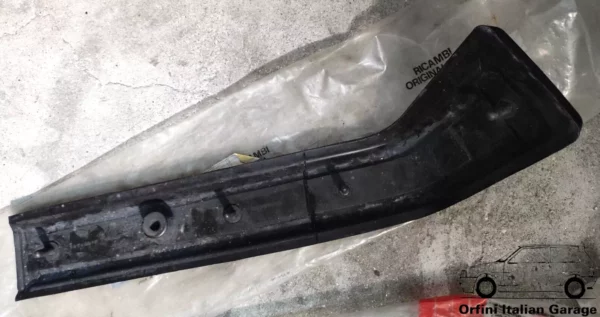 82355299 Front Bumper Left Rubber Moulding Lancia Delta 831 Prima Serie View Rear