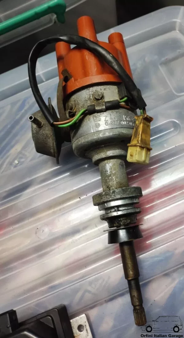 82365489 0237002056 Bosch Lancia Beta 2.0 2000 Ignition Distributor Spinterogeno View Right