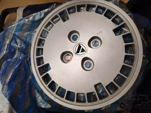 82408495 Autobianchi Lancia Y10 Wheel Hub Cap Borchie Coprimozzo View Front