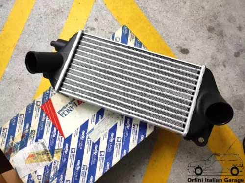 82416363 - Intercooler Lancia Delta 831 HF Turbo / 4WD Integrale View Front