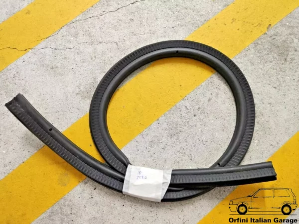 82421839 7563160 Heater Riscaldamento Bonnet Hood Rubber Lancia Y10 View Front