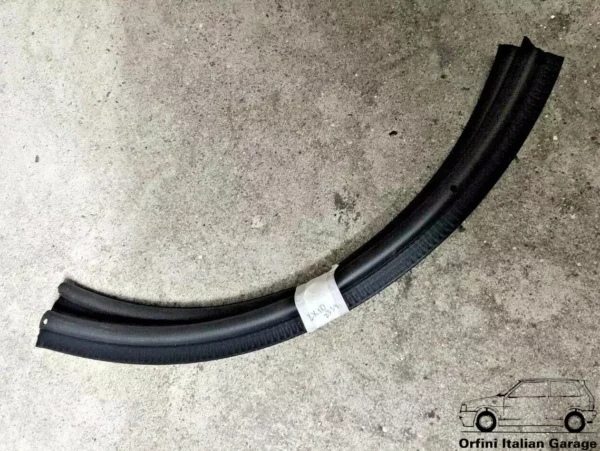 82421839 7563160 Heater Riscaldamento Bonnet Hood Rubber Lancia Y10 View Rear