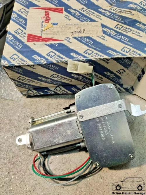 82432027 82432026 Lancia Delta Windscreen Wiper Motor View Front