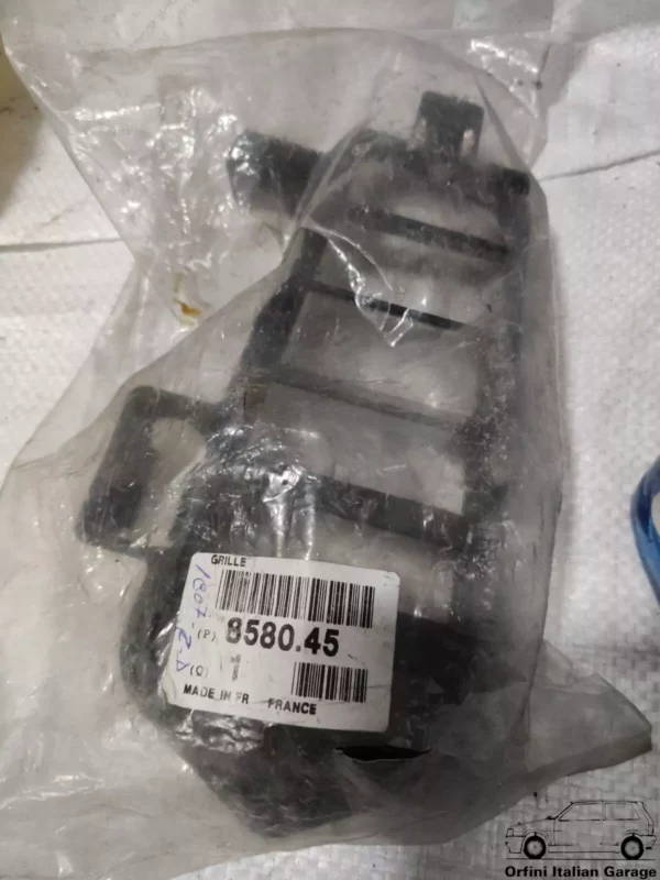 858045 Peugeot 106 Citroen Saxo Grill View Rear