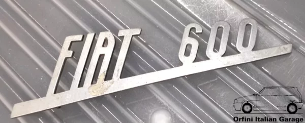 883940 Rear Scritta Stemma Badge Fiat 600 View Rear
