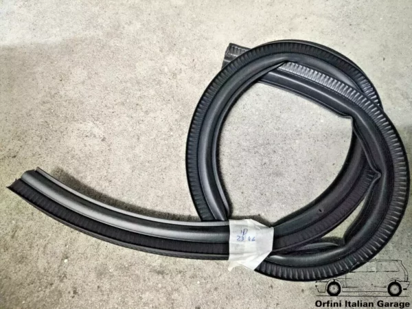 90360161 - Bonnet Hood - Upper Rubber - Opel Vauxhall Astra F GSI View Front