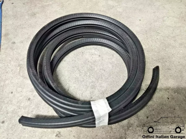91368358 91368357 4322937 4322938 Front Side Door Rubber Fiat 131 4 Doors View Front