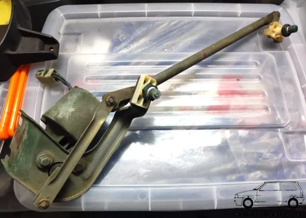 9918288 9942877 9935169 Windscreen Wiper + Metal Plate Fiat 126 View Front Close Up