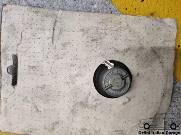 ER257 - Fuel Tank Cap with Keys Ford Escort MK1 Estate Kombi 1970- View Front