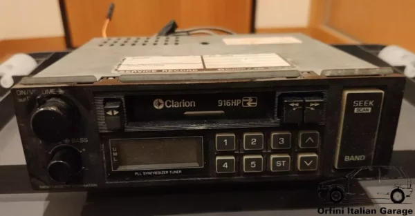 Vintage Radio Clarion 916HP View Front