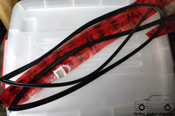 60606918 Windscreen Rubber Seal Alfa Romeo GTV Spider 916